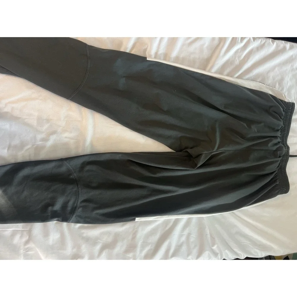 Nike Pants Gray SIZE MED Dri-Fit Elastic Waist Ankle Zip Pockets & Drawstring